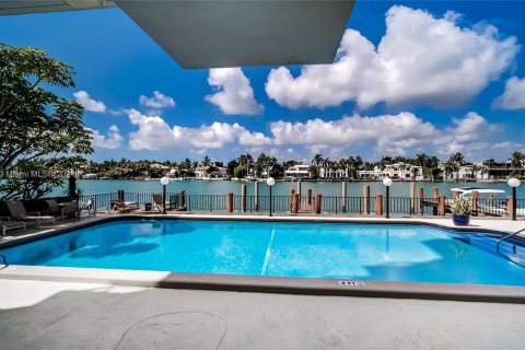 Condominio en venta en Miami Beach, Florida, 2 dormitorios, 164.9 m2 № 1408358 - foto 28