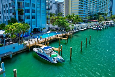 Condominio en venta en Miami Beach, Florida, 2 dormitorios, 164.9 m2 № 1408358 - foto 1