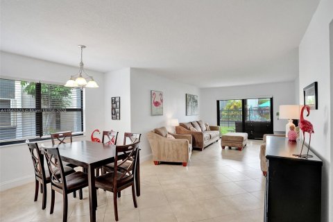 Copropriété à vendre à Deerfield Beach, Floride: 2 chambres, 94.02 m2 № 1096977 - photo 1