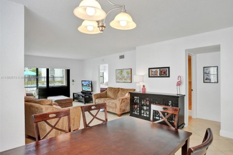 Copropriété à vendre à Deerfield Beach, Floride: 2 chambres, 94.02 m2 № 1096977 - photo 12