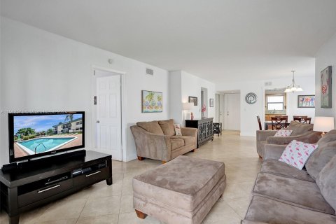 Condo in Deerfield Beach, Florida, 2 bedrooms  № 1096977 - photo 11