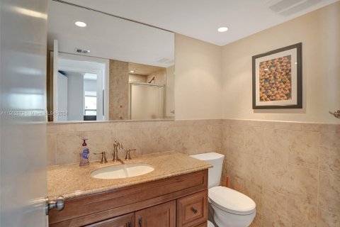 Condo in Deerfield Beach, Florida, 2 bedrooms  № 1096977 - photo 16