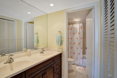 Condo in Deerfield Beach, Florida, 2 bedrooms  № 1096977 - photo 20