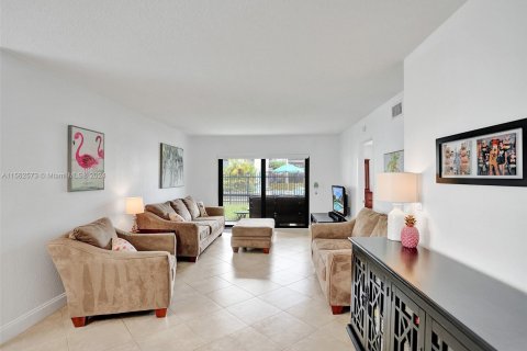 Copropriété à vendre à Deerfield Beach, Floride: 2 chambres, 94.02 m2 № 1096977 - photo 2