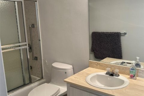 Condo in Miami Beach, Florida, 1 bedroom  № 1011012 - photo 23