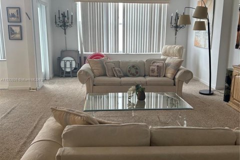 Condo in Miami Beach, Florida, 1 bedroom  № 1011012 - photo 17