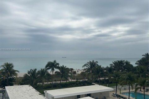 Condominio en venta en Miami Beach, Florida, 1 dormitorio, 119.01 m2 № 1011012 - foto 18