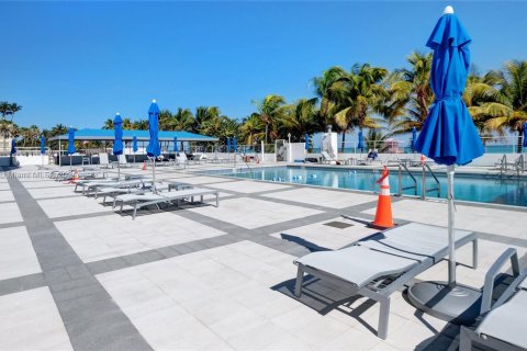 Condominio en venta en Miami Beach, Florida, 1 dormitorio, 119.01 m2 № 1011012 - foto 7