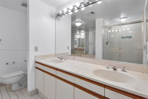 Condo in Aventura, Florida, 2 bedrooms  № 1155087 - photo 25