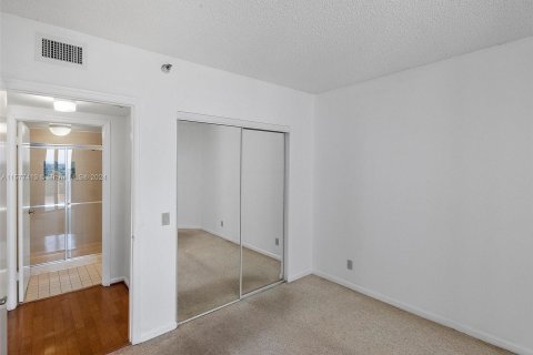 Condo in Aventura, Florida, 2 bedrooms  № 1155087 - photo 22