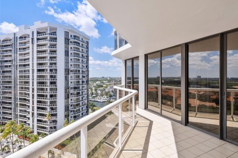 Condo in Aventura, Florida, 2 bedrooms  № 1155087 - photo 13