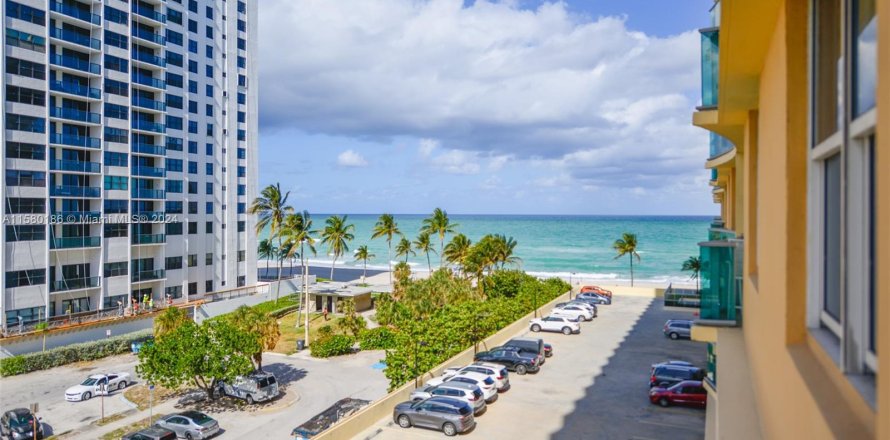 Condo in Hollywood, Florida, 1 bedroom  № 1155044