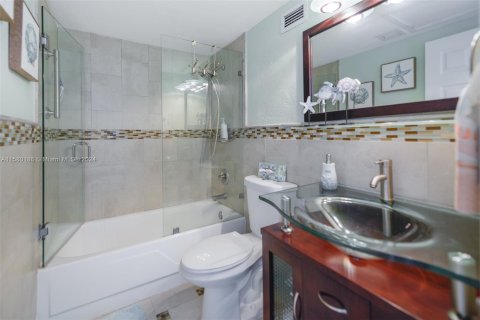 Condo in Hollywood, Florida, 1 bedroom  № 1155044 - photo 21