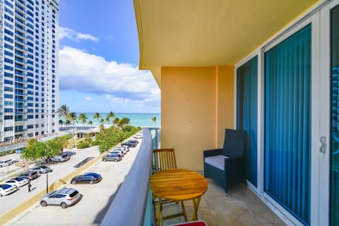 Copropriété à vendre à Hollywood, Floride: 1 chambre, 77.57 m2 № 1155044 - photo 22