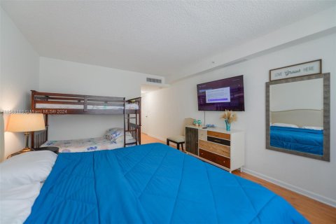 Condo in Hollywood, Florida, 1 bedroom  № 1155044 - photo 18