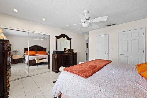 Villa ou maison à vendre à Tampa, Floride: 2 chambres, 117.89 m2 № 1407286 - photo 11