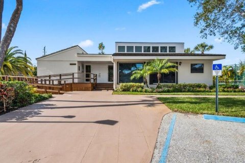 Villa ou maison à vendre à North Palm Beach, Floride: 2 chambres, 171.03 m2 № 672655 - photo 4