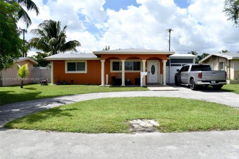 Villa ou maison à vendre à Miramar, Floride: 4 chambres, 143.81 m2 № 1330330 - photo 1