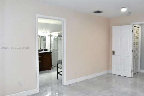 Villa ou maison à vendre à Miramar, Floride: 4 chambres, 143.81 m2 № 1330330 - photo 13