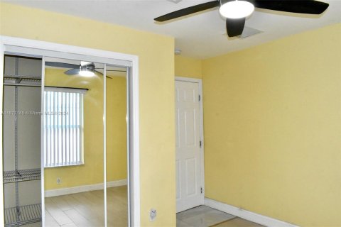 House in Miramar, Florida 4 bedrooms, 143.81 sq.m. № 1330330 - photo 21