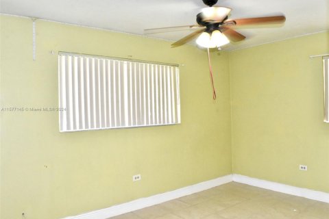 House in Miramar, Florida 4 bedrooms, 143.81 sq.m. № 1330330 - photo 26