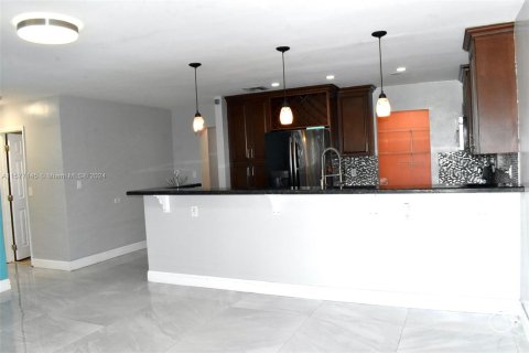 House in Miramar, Florida 4 bedrooms, 143.81 sq.m. № 1330330 - photo 6