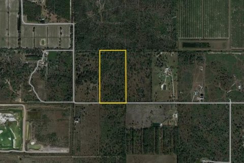 Terreno en venta en Punta Gorda, Florida № 1210826 - foto 2