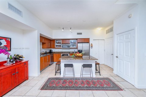 Condominio en venta en Coral Gables, Florida, 1 dormitorio, 105.07 m2 № 885943 - foto 10