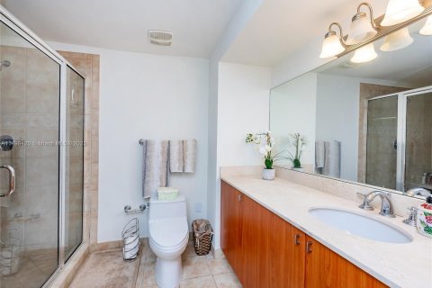 Condominio en venta en Coral Gables, Florida, 1 dormitorio, 105.07 m2 № 885943 - foto 15