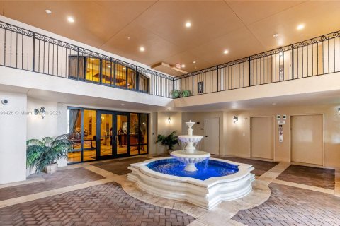 Condominio en venta en Coral Gables, Florida, 1 dormitorio, 105.07 m2 № 885943 - foto 22