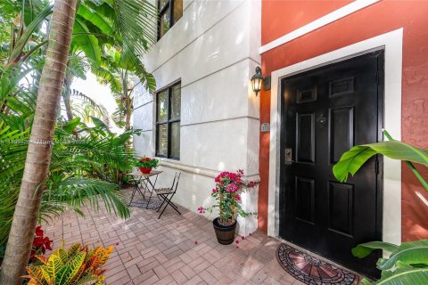Condominio en venta en Coral Gables, Florida, 1 dormitorio, 105.07 m2 № 885943 - foto 2