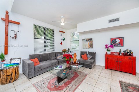 Condominio en venta en Coral Gables, Florida, 1 dormitorio, 105.07 m2 № 885943 - foto 8