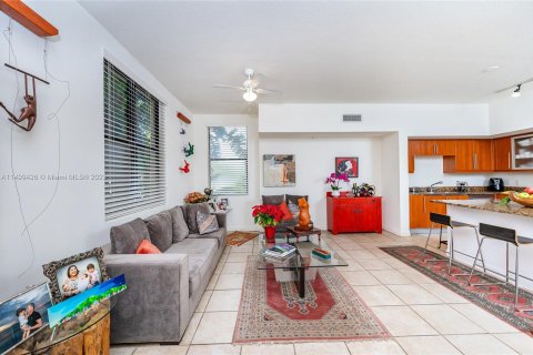 Condominio en venta en Coral Gables, Florida, 1 dormitorio, 105.07 m2 № 885943 - foto 9