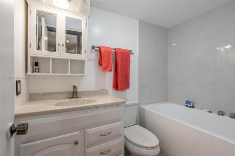 Condo in Fort Lauderdale, Florida, 3 bedrooms  № 1292869 - photo 18