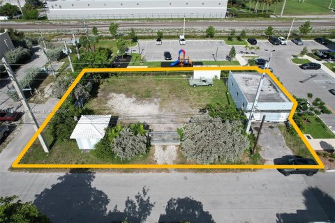 Commercial property in Fort Lauderdale, Florida № 1292245 - photo 1