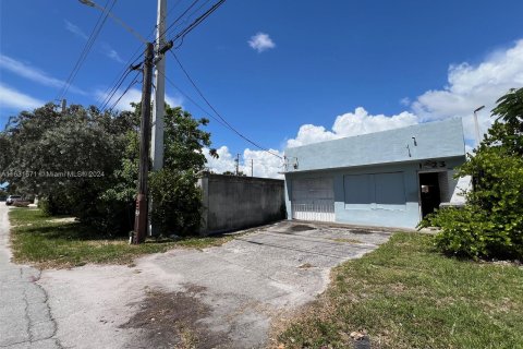 Commercial property in Fort Lauderdale, Florida № 1292245 - photo 2