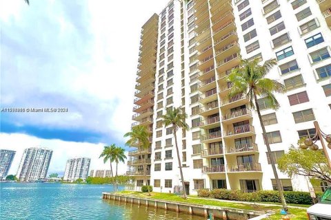 Condominio en venta en Aventura, Florida, 2 dormitorios, 112.41 m2 № 1215332 - foto 23