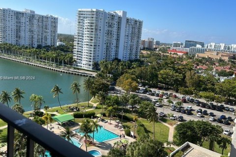 Copropriété à vendre à Aventura, Floride: 2 chambres, 112.41 m2 № 1215332 - photo 2