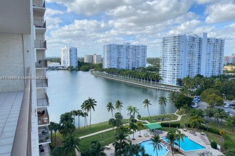 Condo in Aventura, Florida, 2 bedrooms  № 1215332 - photo 3