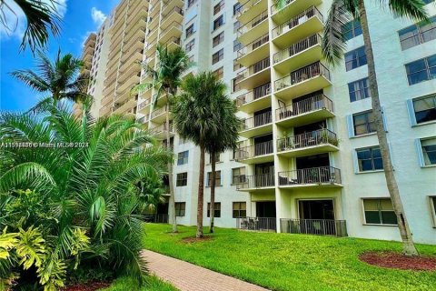 Copropriété à vendre à Aventura, Floride: 2 chambres, 112.41 m2 № 1215332 - photo 25