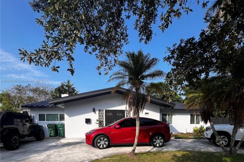 Casa en venta en Cutler Bay, Florida, 4 dormitorios, 263.1 m2 № 1178044 - foto 2