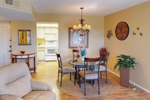 Condo in Port Charlotte, Florida, 2 bedrooms  № 1008484 - photo 3