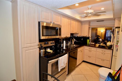 Condo in Sarasota, Florida, 2 bedrooms  № 1351392 - photo 2