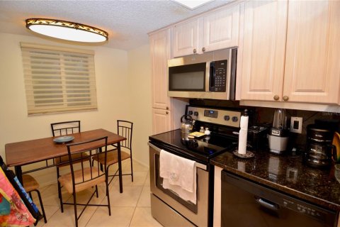 Condo in Sarasota, Florida, 2 bedrooms  № 1351392 - photo 3