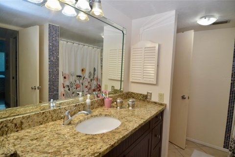 Condo in Sarasota, Florida, 2 bedrooms  № 1351392 - photo 8