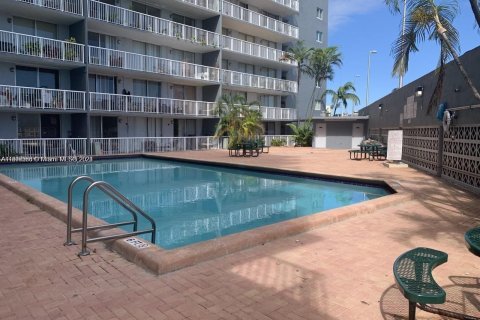 Copropriété à vendre à Miami, Floride: 2 chambres, 71.26 m2 № 1153521 - photo 14