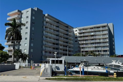 Copropriété à vendre à Miami, Floride: 2 chambres, 71.26 m2 № 1153521 - photo 2