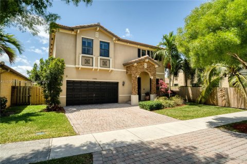 Villa ou maison à vendre à Cutler Bay, Floride: 4 chambres, 237.55 m2 № 1153566 - photo 4