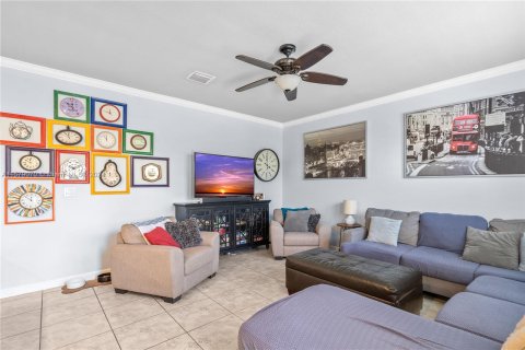 Villa ou maison à vendre à Cutler Bay, Floride: 4 chambres, 237.55 m2 № 1153566 - photo 11
