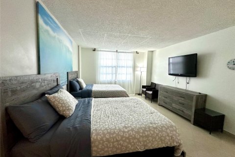 Condominio en venta en Hollywood, Florida, 1 dormitorio, 83.24 m2 № 1153517 - foto 1